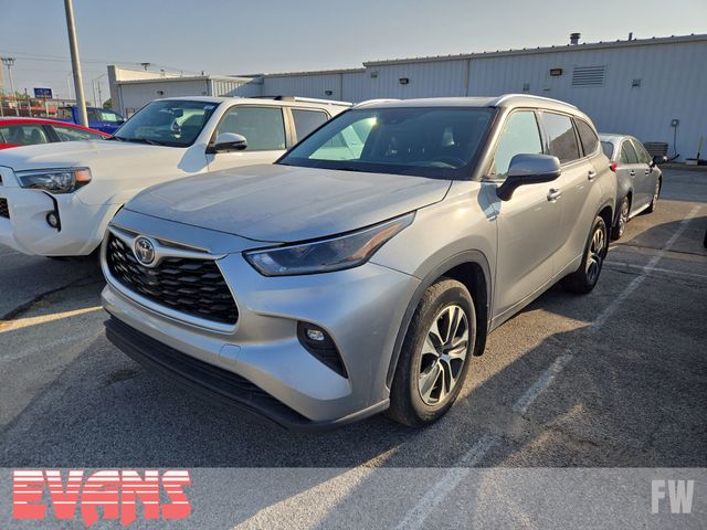 2021 Toyota Highlander Hybrid XLE photo 2