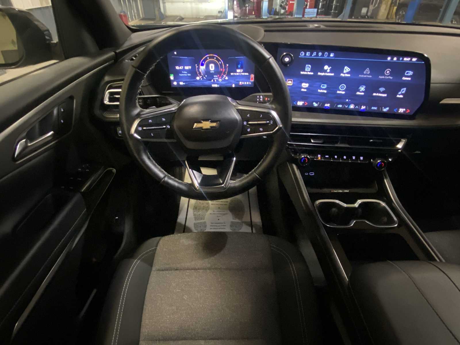 2025 Chevrolet Traverse photo 10