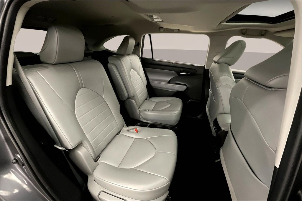2022 Toyota Highlander Hybrid XLE photo 26