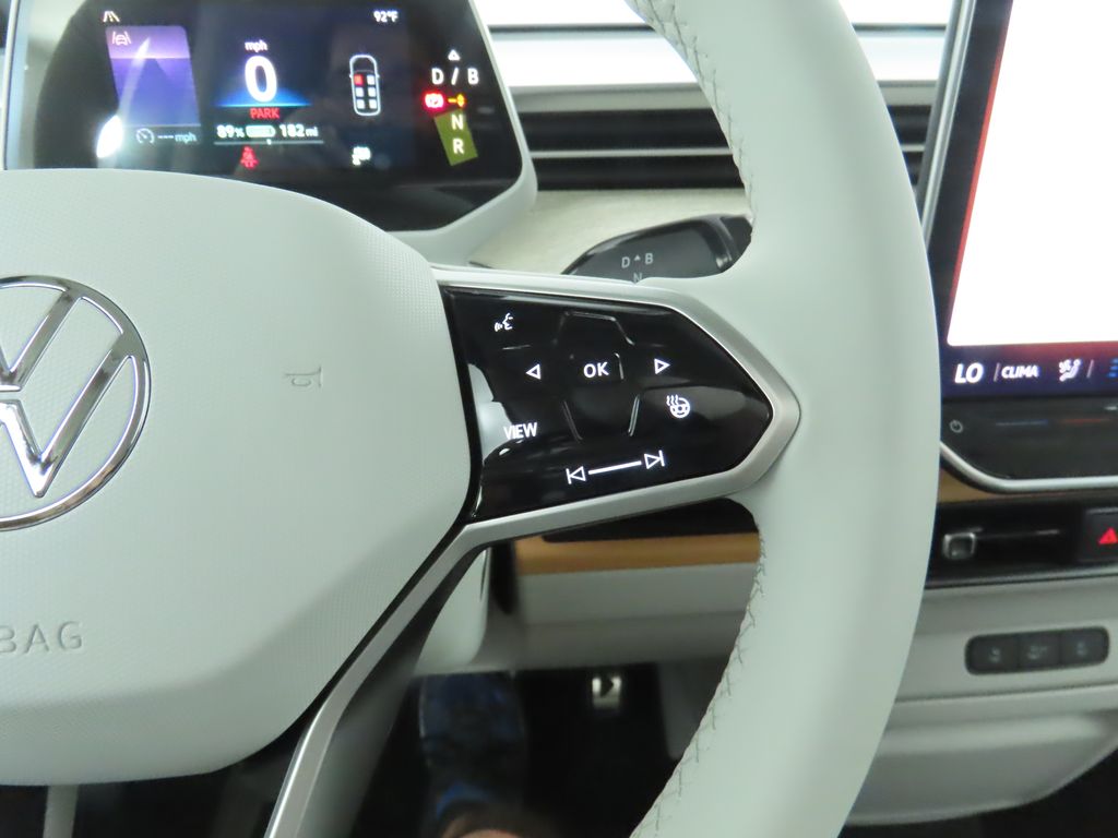 2025 Volkswagen ID. Buzz Pro Plus photo 11