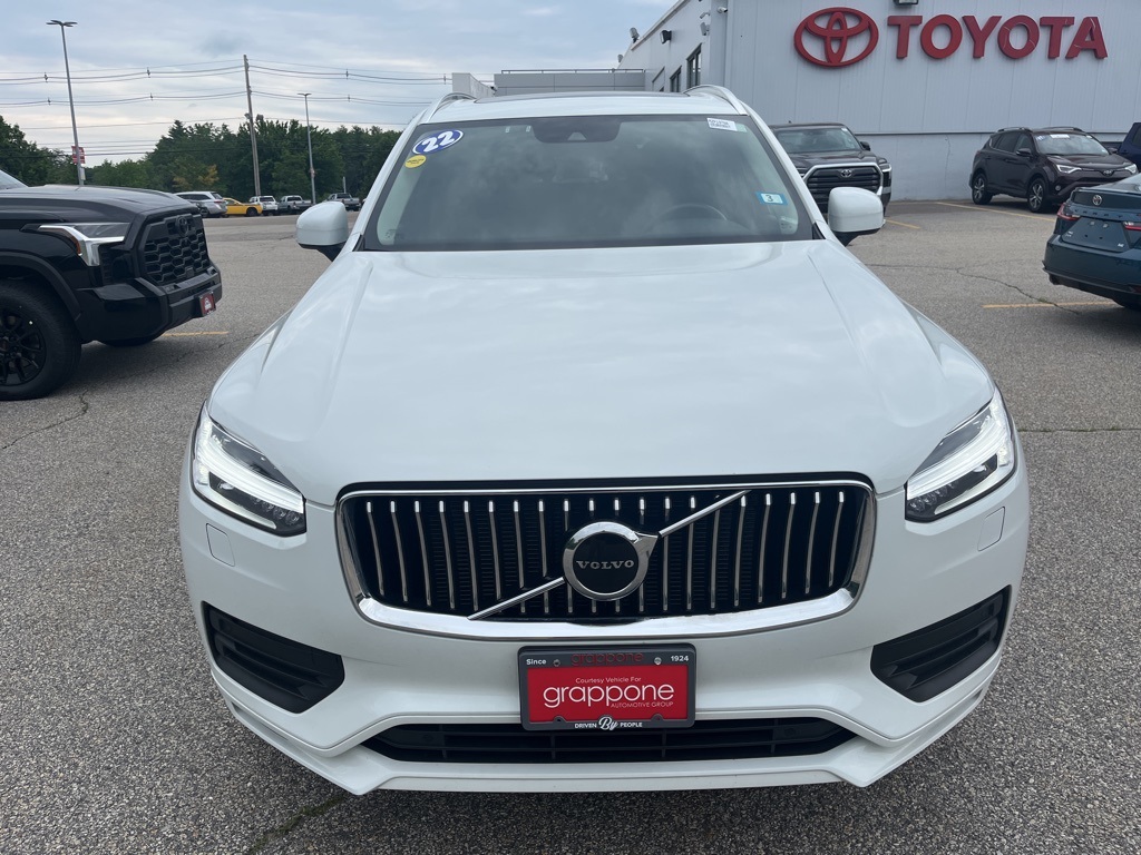 2022 Volvo XC90 T5 Momentum photo 2