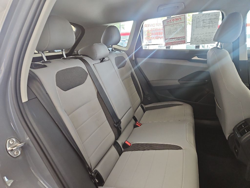 2022 Volkswagen Taos SE photo 17