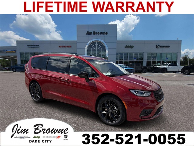 2026 Chrysler Pacifica Limited's photo