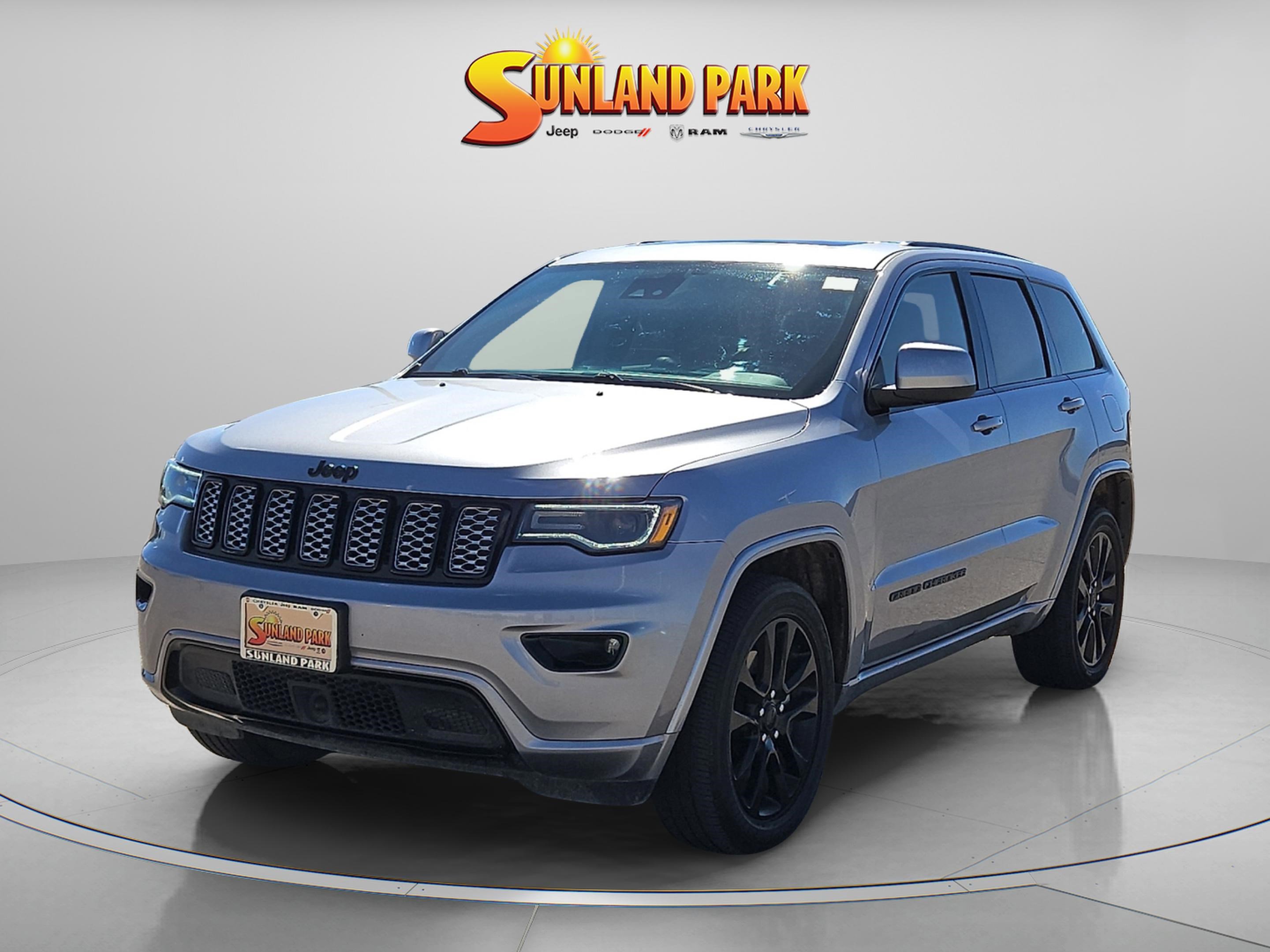 2021 Jeep Grand Cherokee Laredo X photo 2