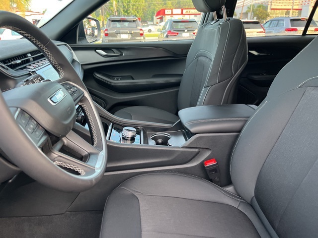 2025 Jeep Grand Cherokee Laredo X photo 8
