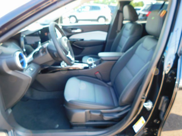 2025 Chevrolet Trax LT photo 12