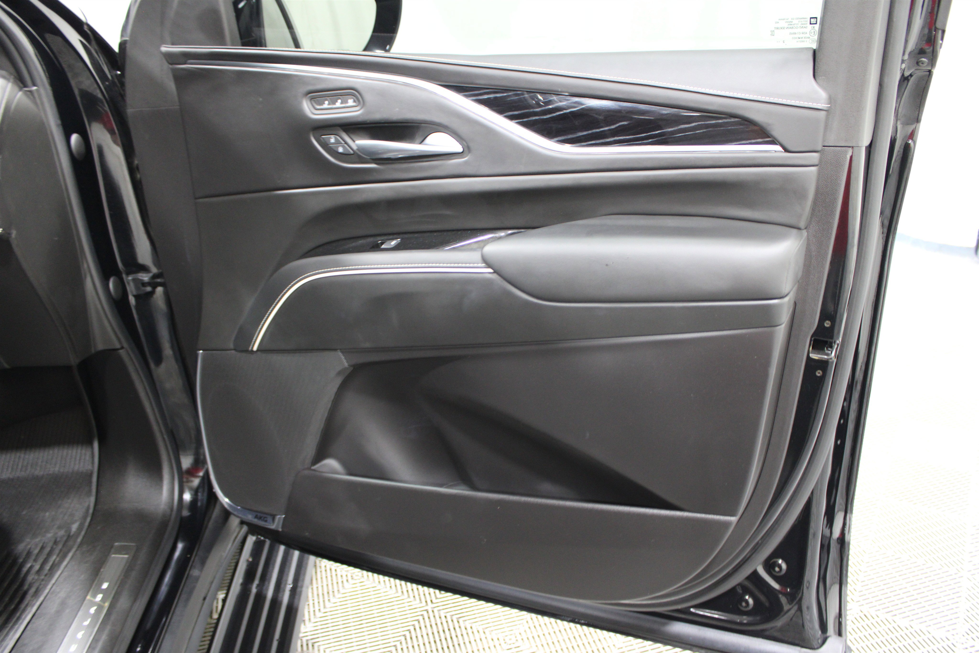 2023 Cadillac Escalade V-Series photo 13