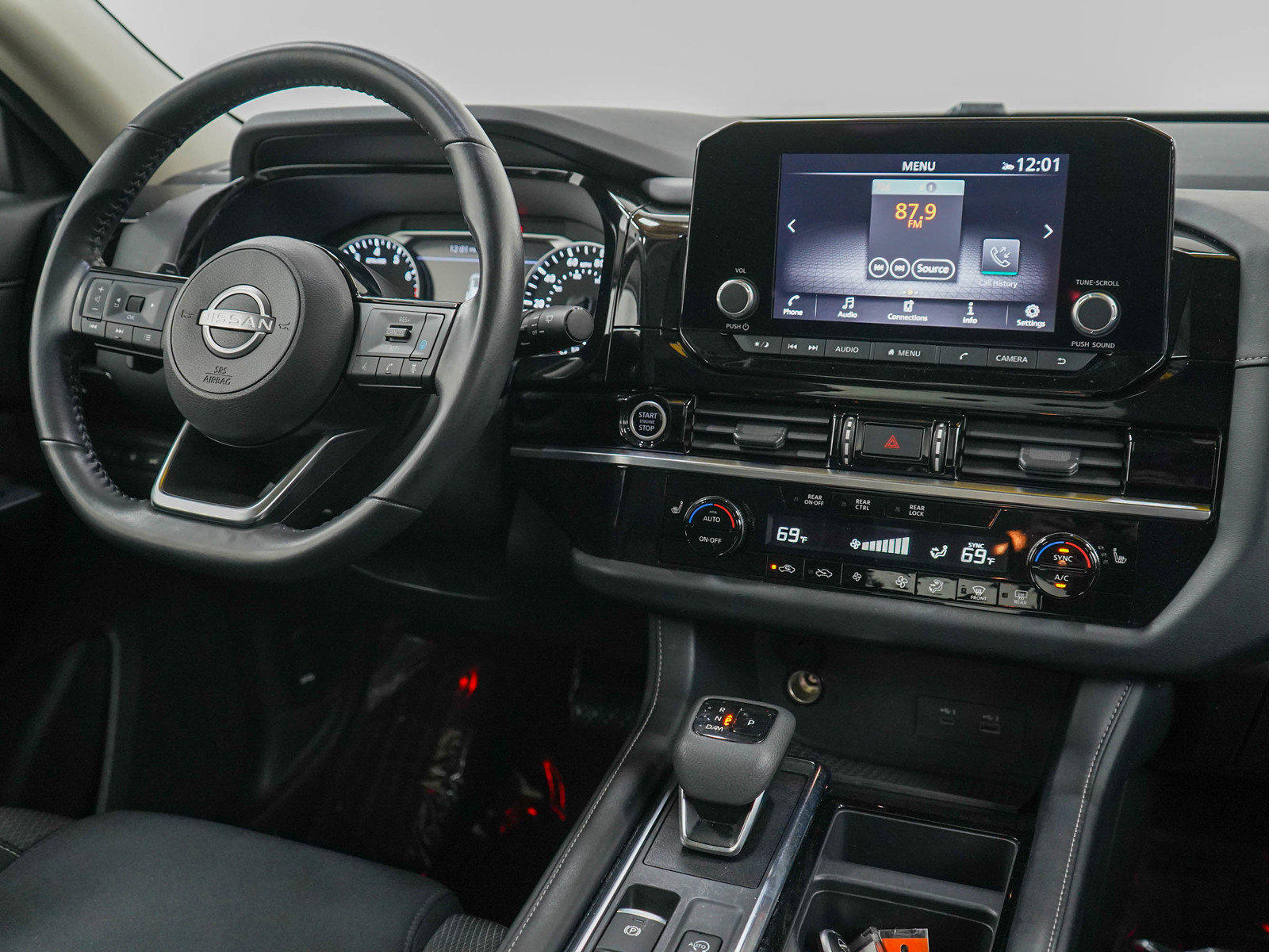 2023 Nissan Pathfinder SV photo 12