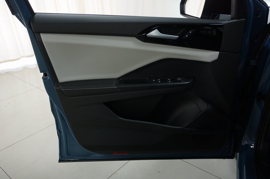 2025 Volkswagen Taos S photo 19