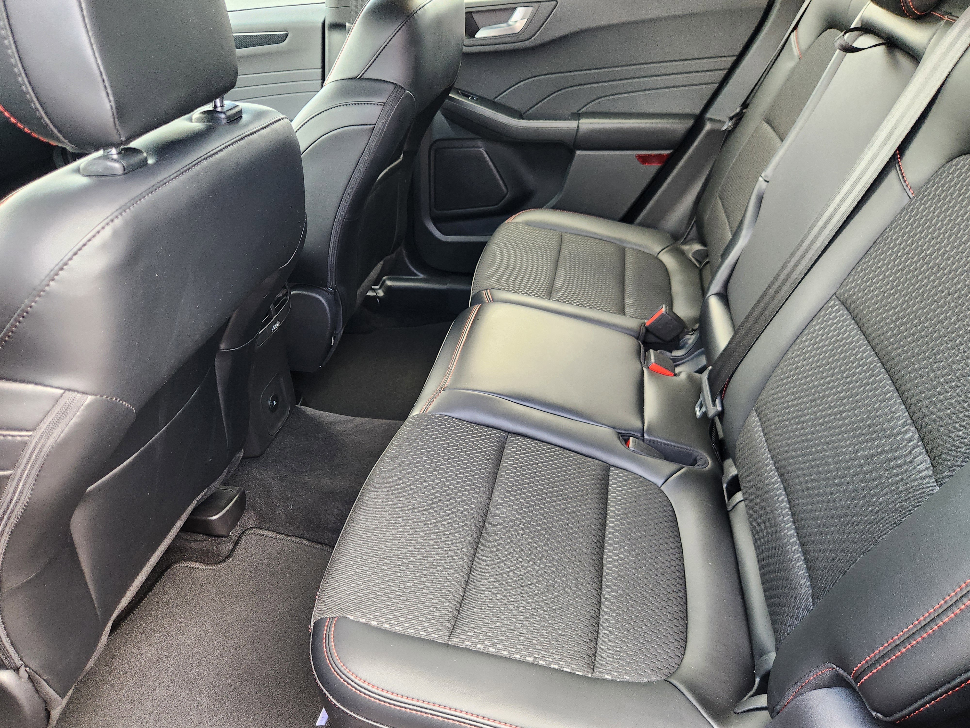 New 2025 Agate Black Metallic Ford ST-Line image 19