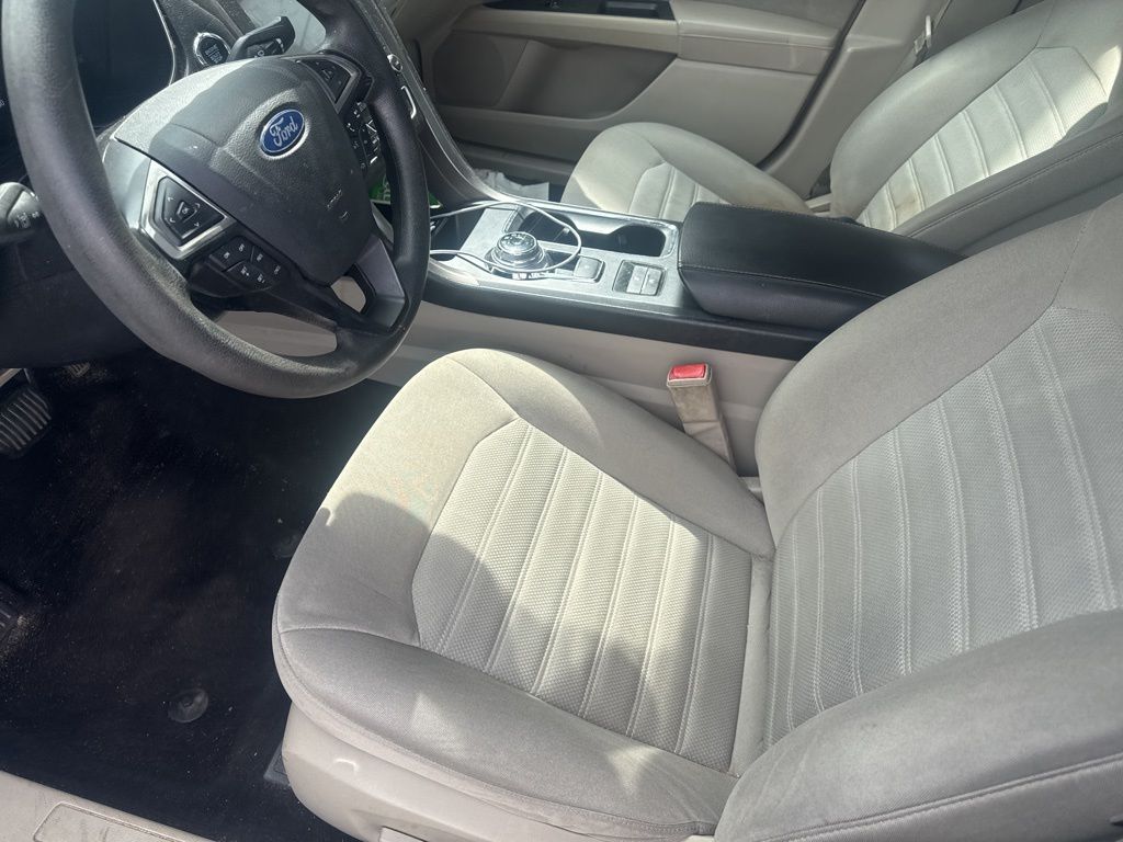2020 Ford Fusion SE photo 3
