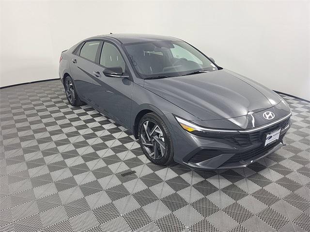 2025 Hyundai Elantra SEL Sport photo 2