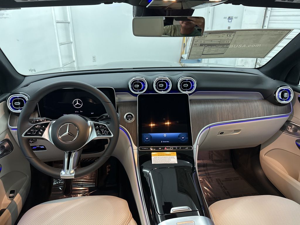 2025 Mercedes Benz GLC 300 photo 16