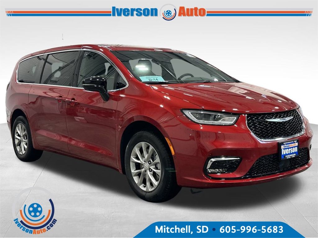 2026 Chrysler Pacifica Select's photo