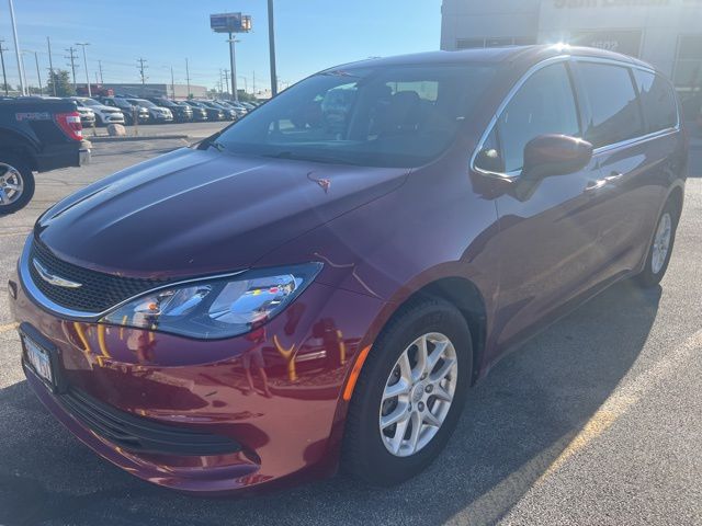 2018 Chrysler Pacifica Touring photo 2