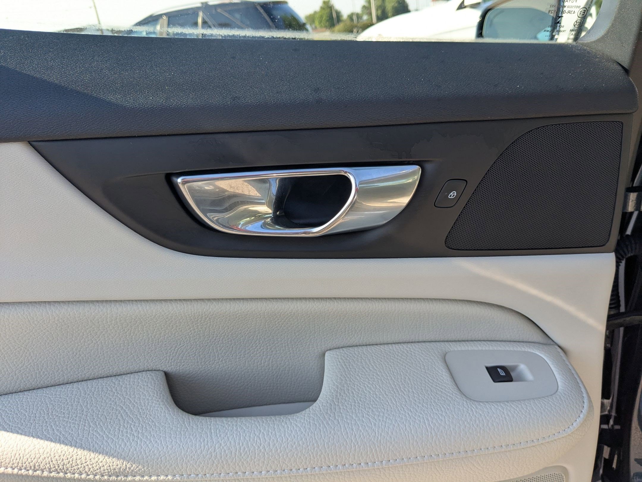 2021 Volvo S60 Momentum photo 24