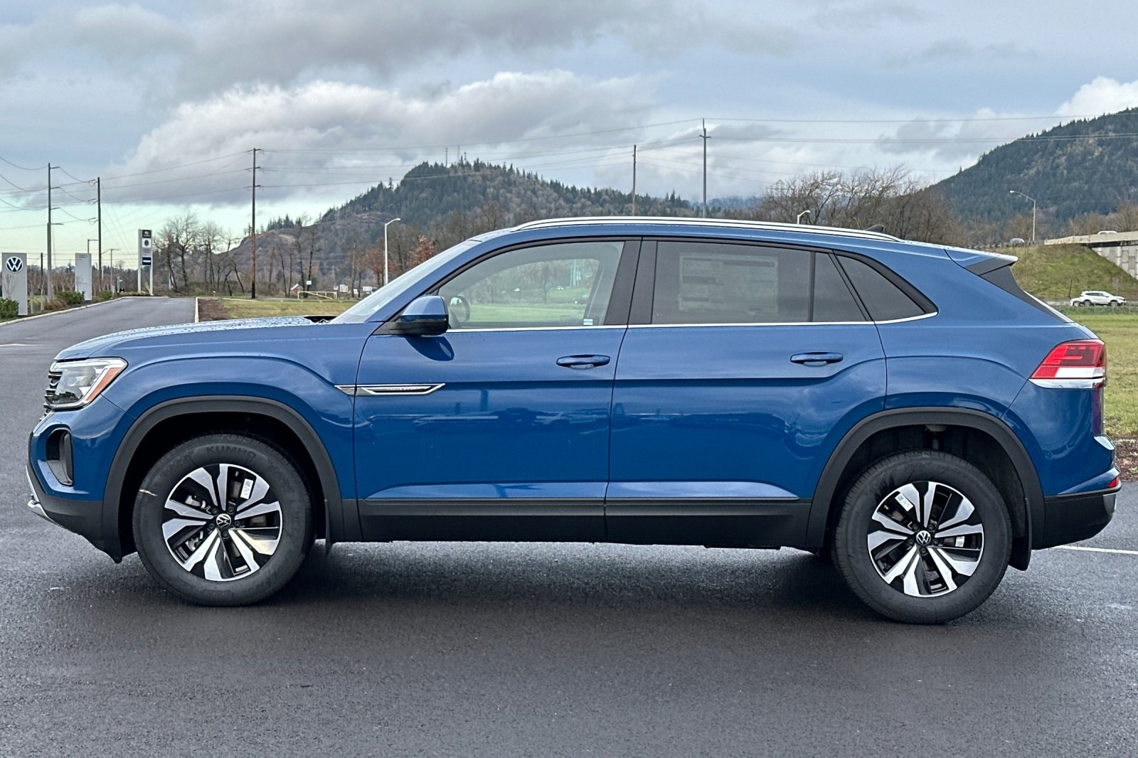 2025 Volkswagen Atlas Cross Sport SE photo 6