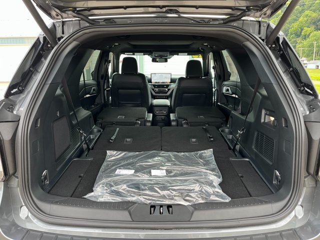 2025 Ford Explorer ST-Line photo 12