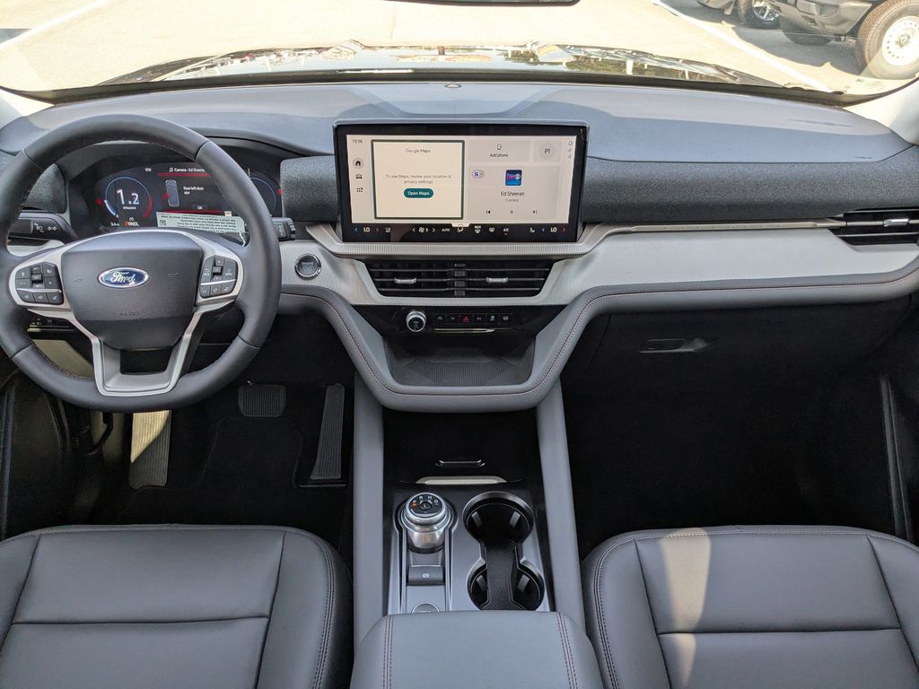 2025 Ford Explorer photo 16