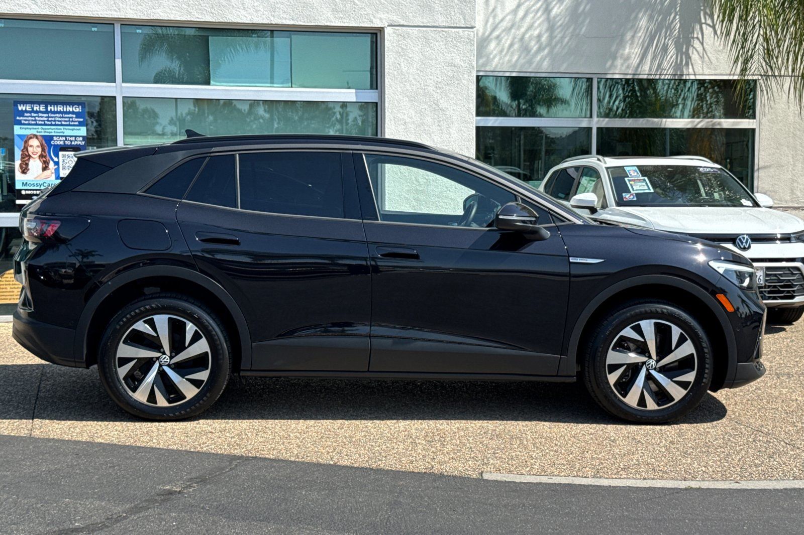 2023 Volkswagen ID.4 Pro photo 3