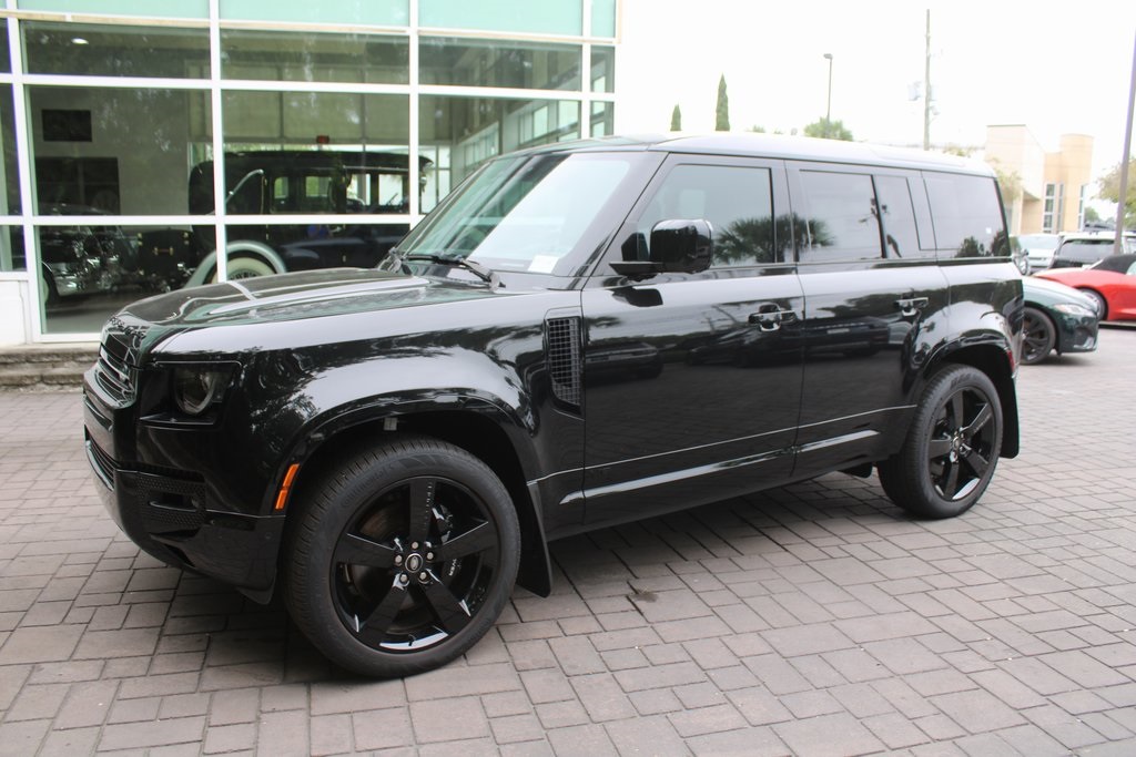 2025 Land Rover Defender V8's photo