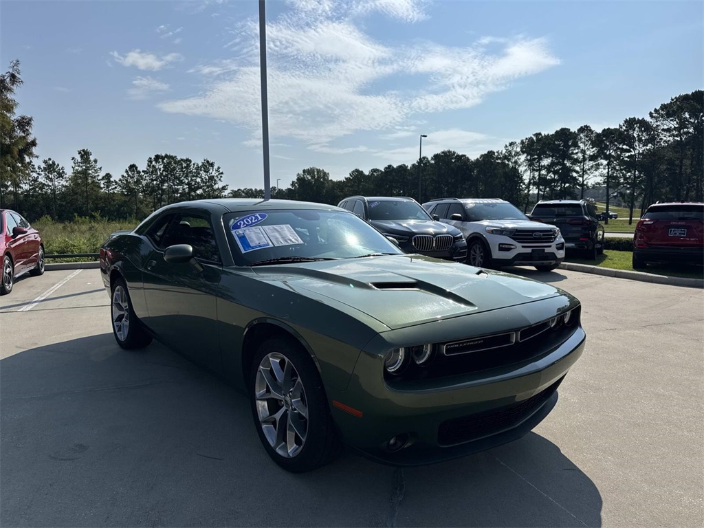 2021 Dodge Challenger SXT photo 3