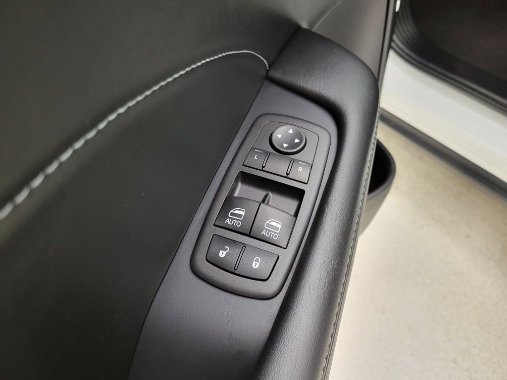 2023 Dodge Challenger R/T photo 13