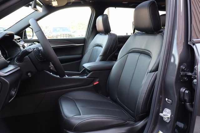 2025 Jeep Grand Cherokee Limited photo 11