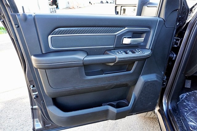 New 2026 Granite Crystal Metallic Clear-Coat Exterior Paint RAM Big Horn image 29