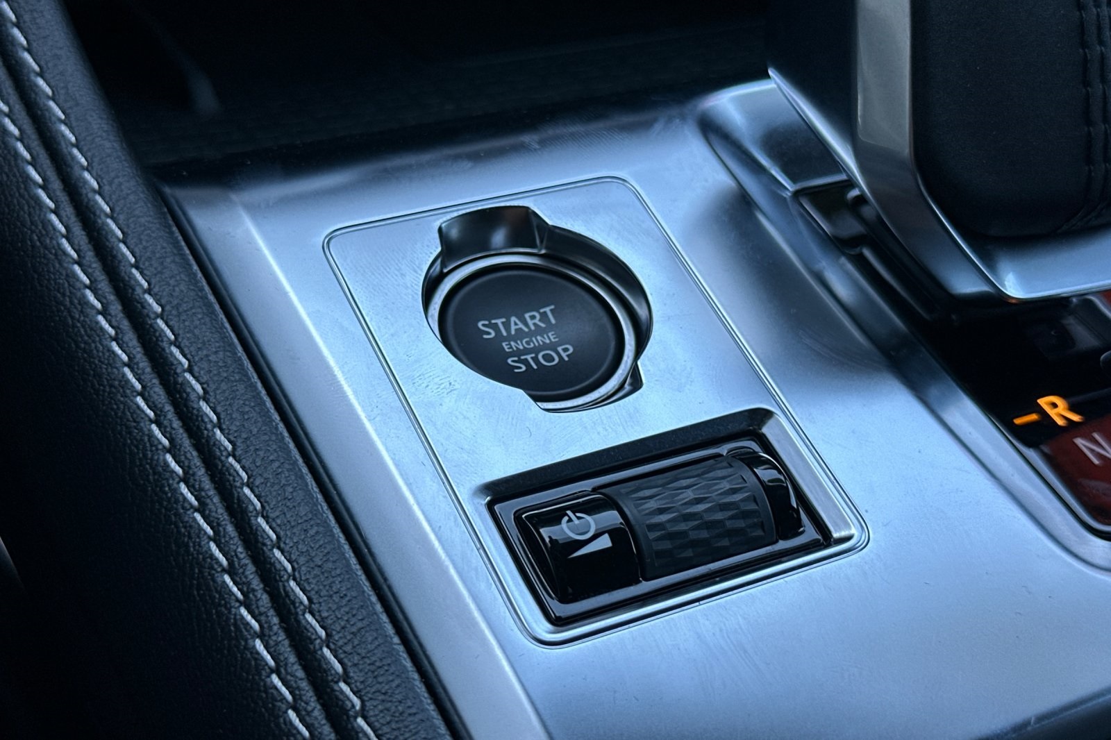 2025 Jaguar F-PACE P250 R-Dynamic S photo 23