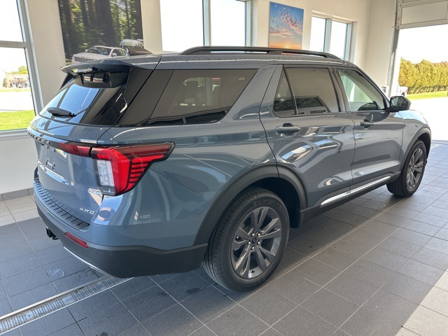 2025 Ford Explorer photo 6