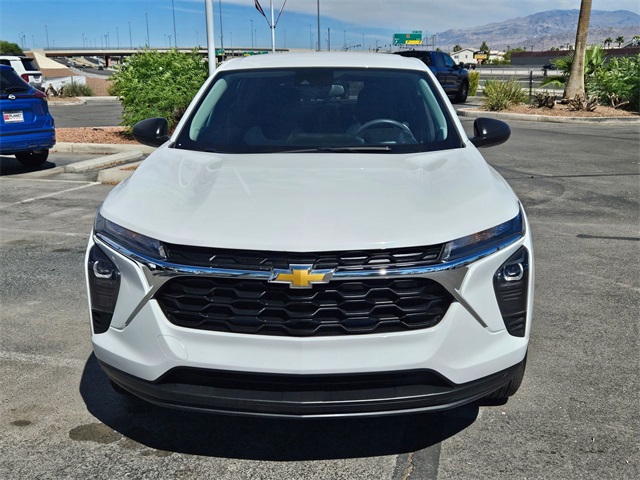 2024 Chevrolet Trax LS photo 4