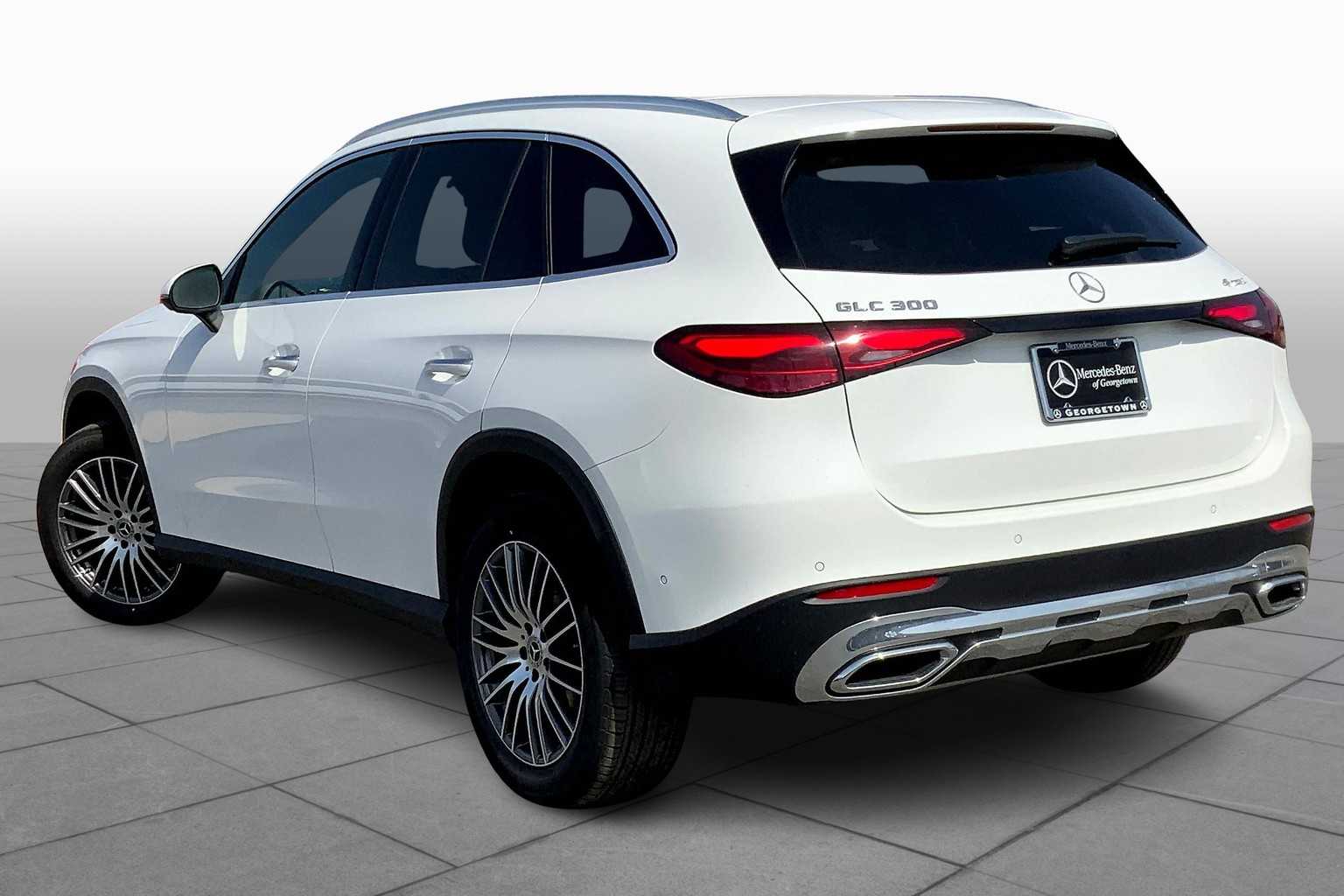 2025 Mercedes Benz GLC 300 4MATIC photo 4