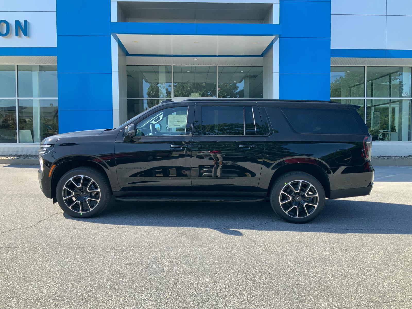 2026 Chevrolet Suburban RST photo 3