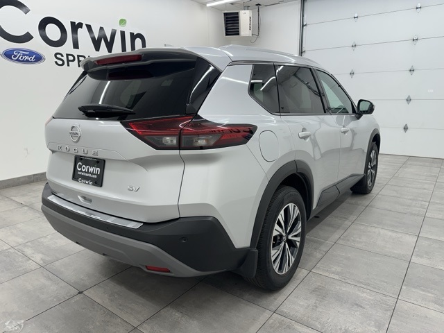 2021 Nissan Rogue SV photo 2
