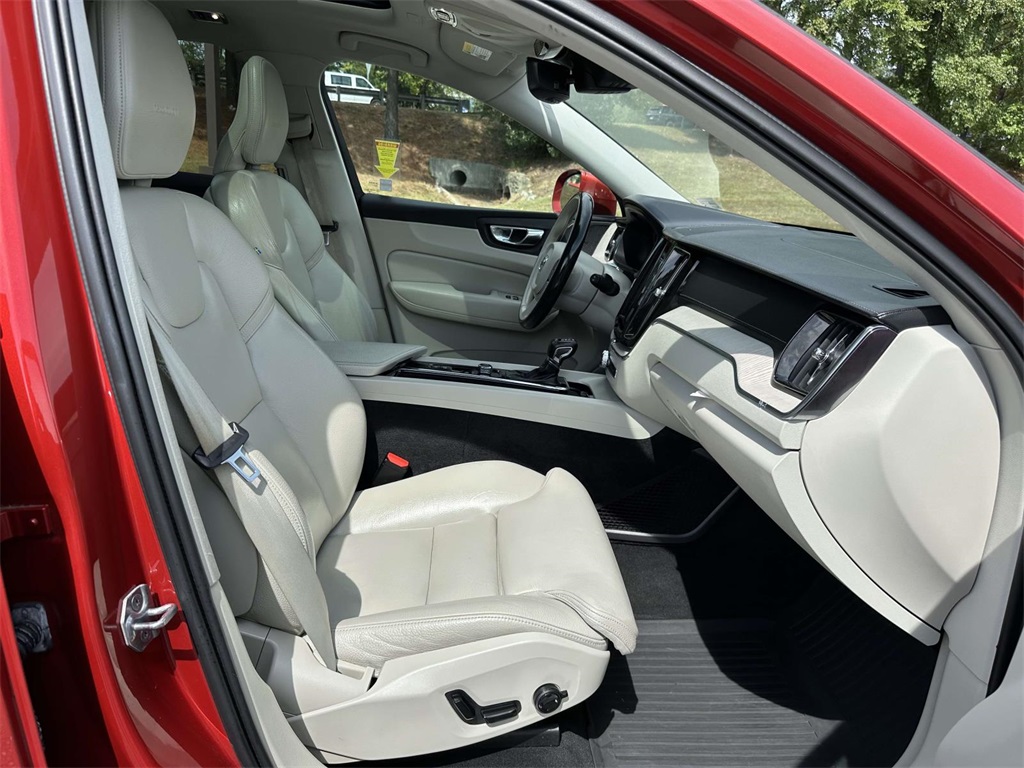 2019 Volvo XC60 T5 Inscription photo 11