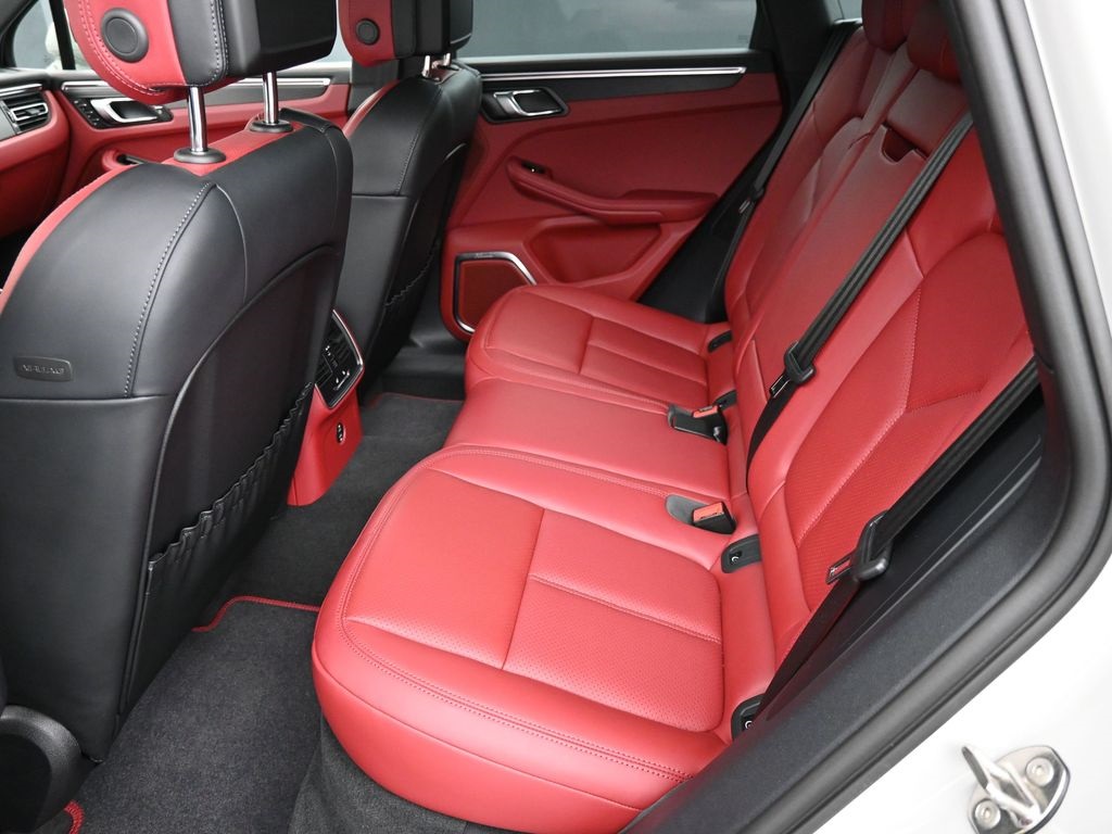 2024 Porsche Macan GTS photo 7