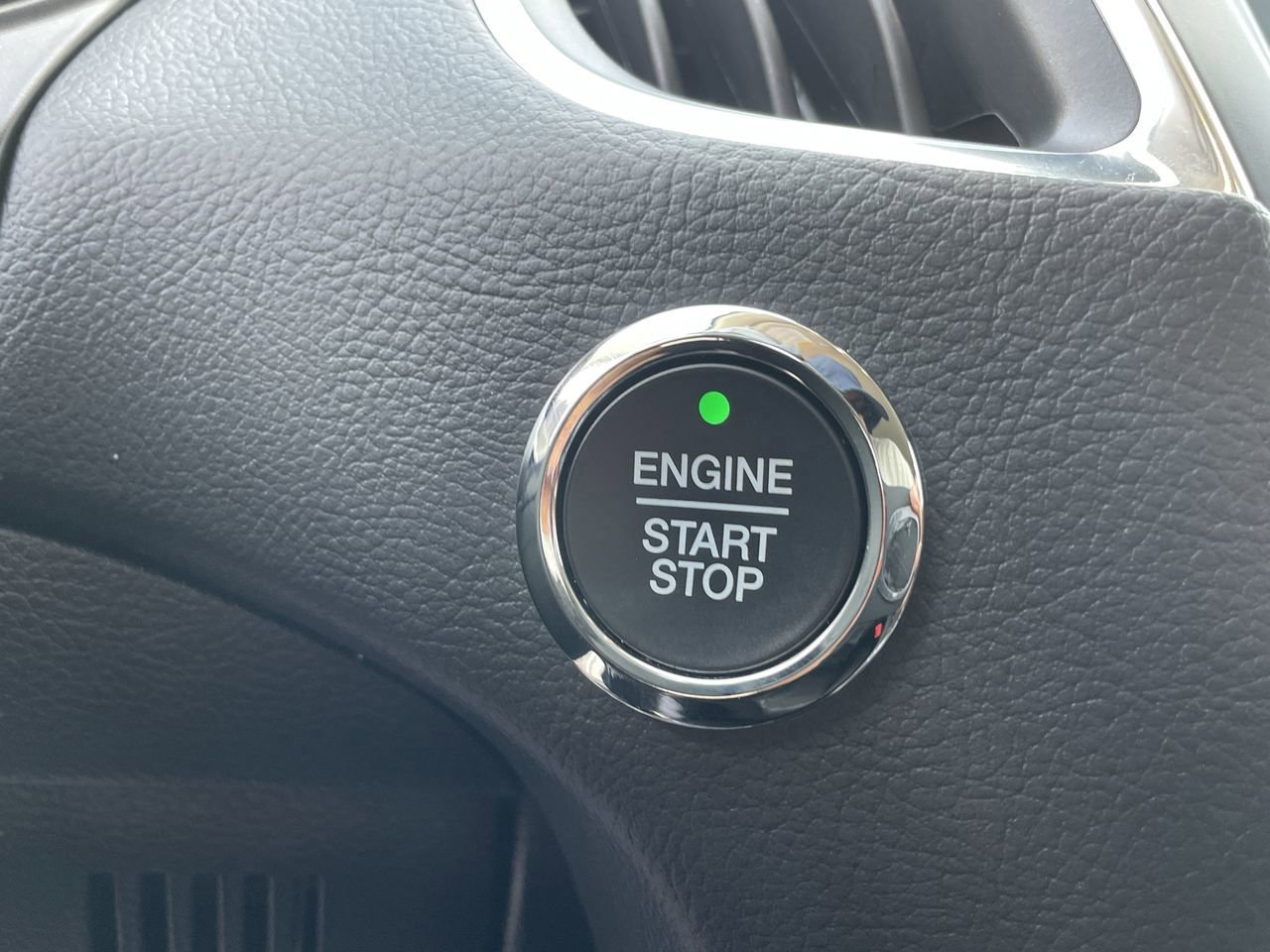 2022 Ford Edge Titanium photo 29