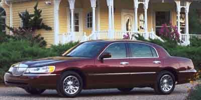 2001 Lincoln Town Car Signature's photo