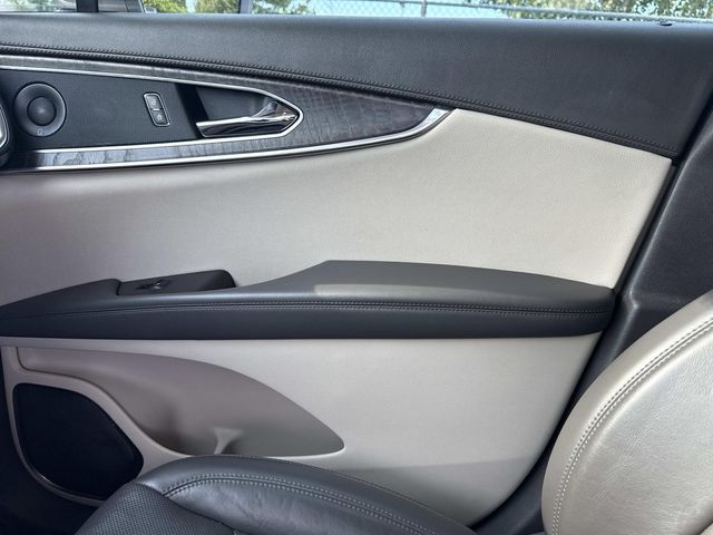 2019 Lincoln Nautilus Reserve photo 17