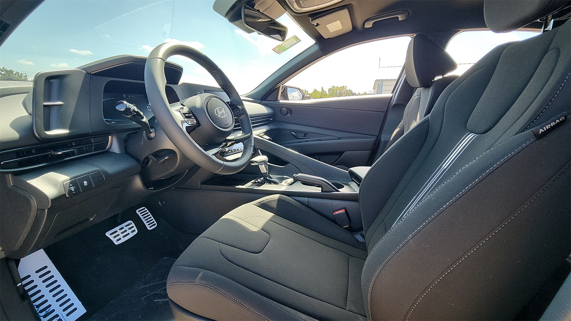 2025 Hyundai Elantra SEL Sport photo 14