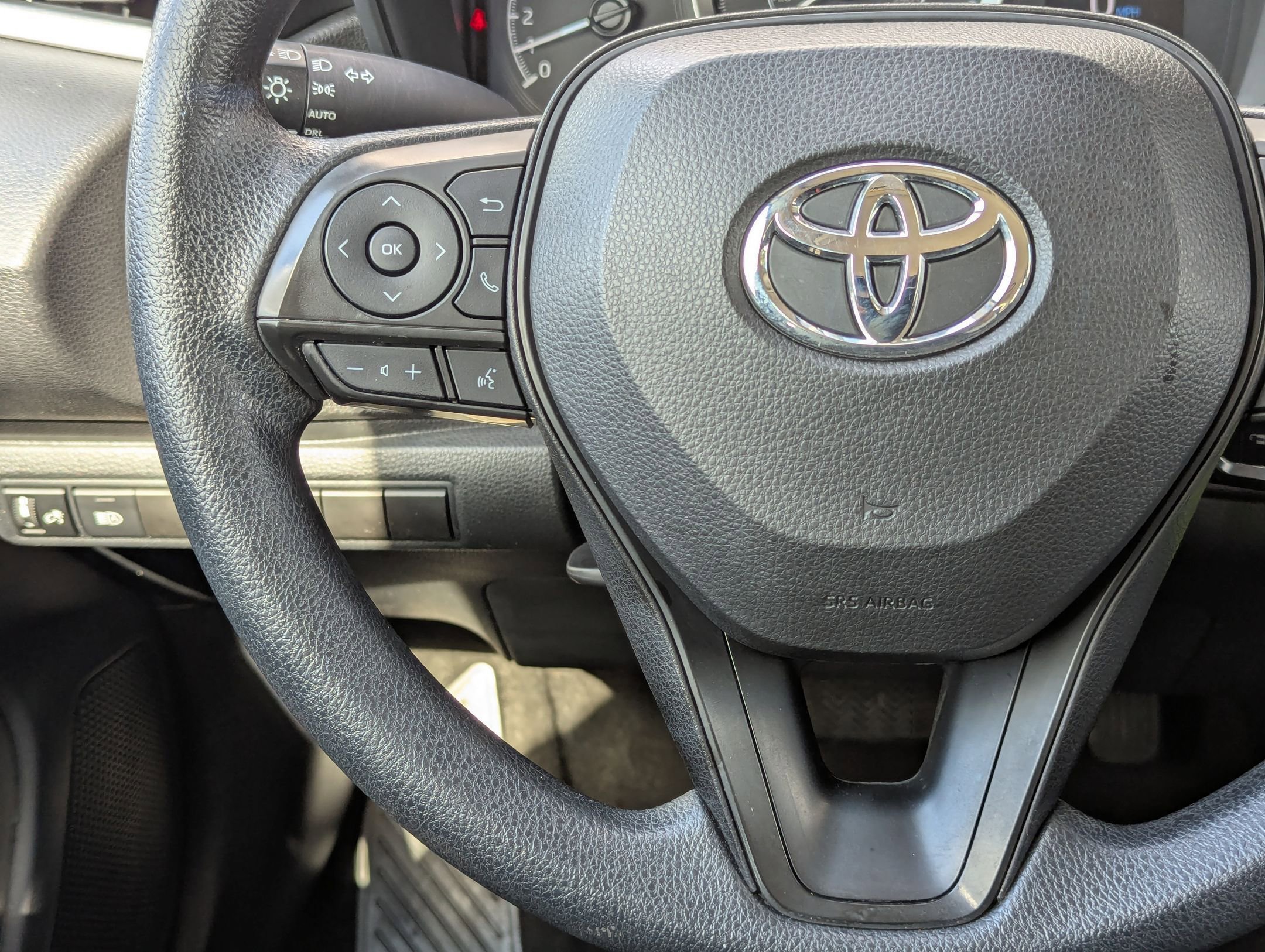 2022 Toyota Corolla LE photo 21