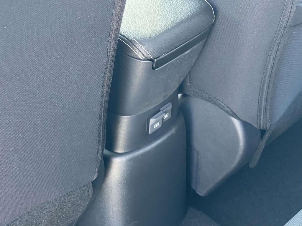 2025 Nissan Kicks Play S photo 10