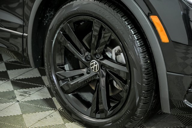 2023 Volkswagen Tiguan SE R-Line Black photo 2