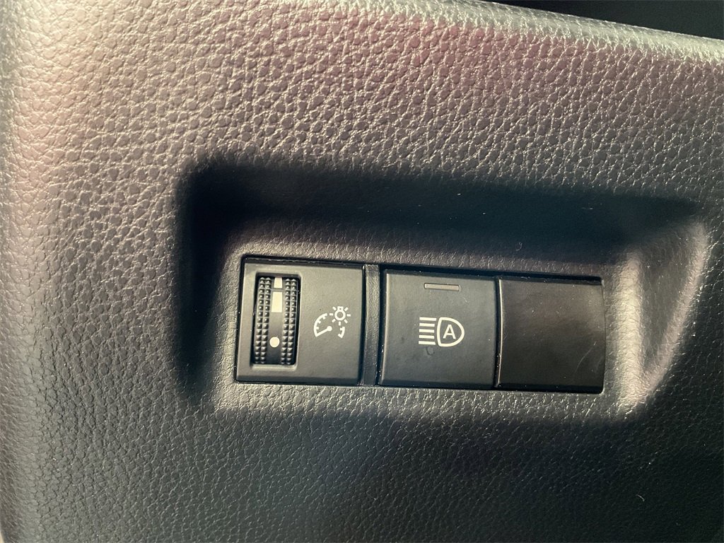 2023 Toyota RAV4 XLE photo 18