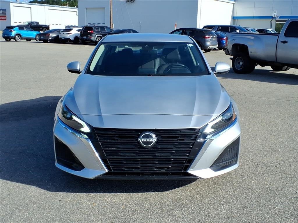 2023 Nissan Altima 2.5 SV photo 8