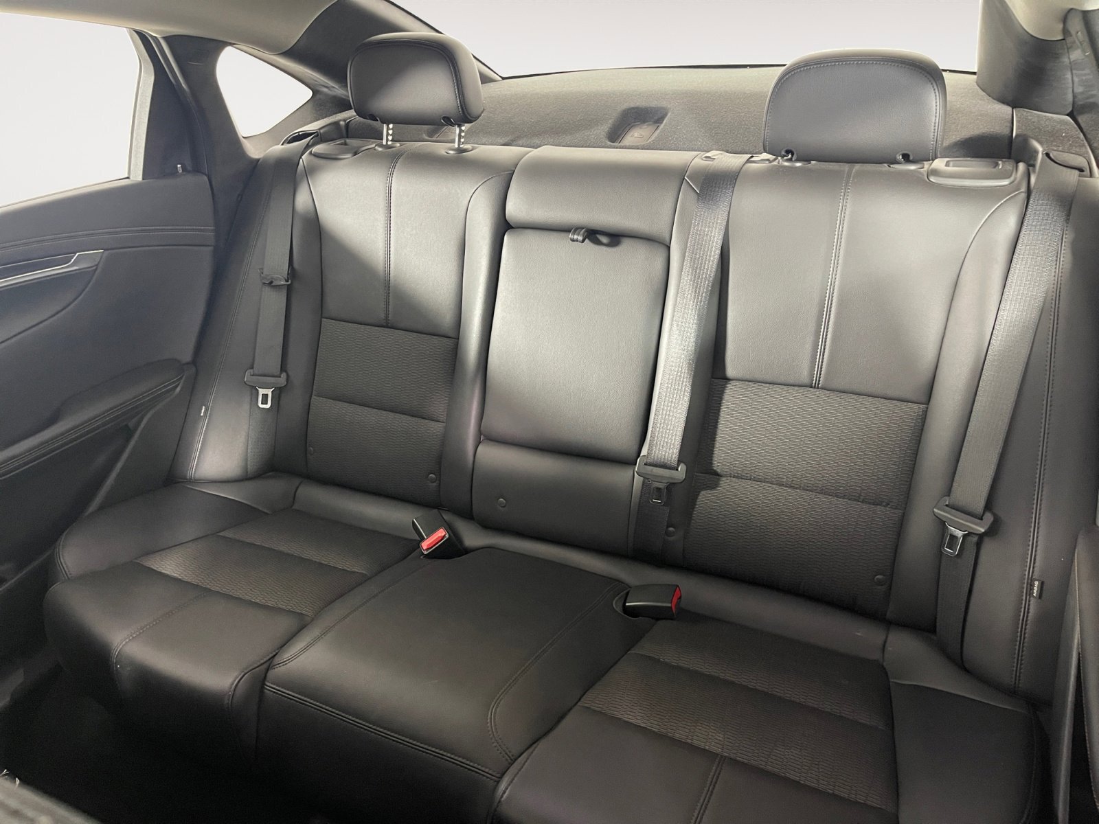 2018 Chevrolet Impala 1LT photo 16