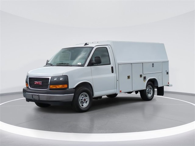 2025 GMC Savana Cutaway Work Van's photo
