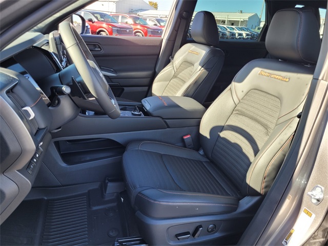 2025 Nissan Pathfinder Rock Creek photo 2