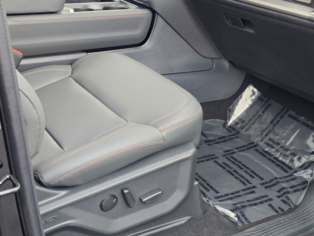 2025 Ford Expedition photo 6